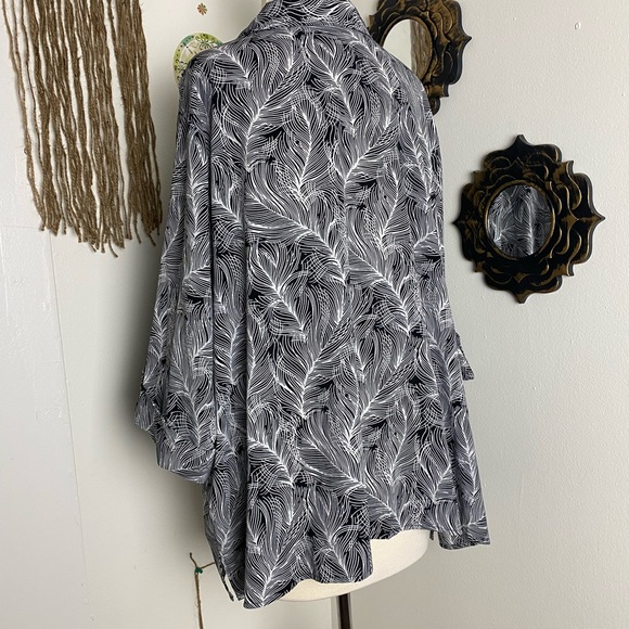 Catherines plus petite 3/4 sleeve button up top black white feather print 3X WP - Picture 6 of 11